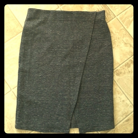 LOFT Dresses & Skirts - LOFT Gray pencil skirt Large Stretchy